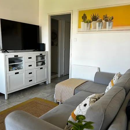 3 Bedroom In Short Walk To Center Appartement Oporto