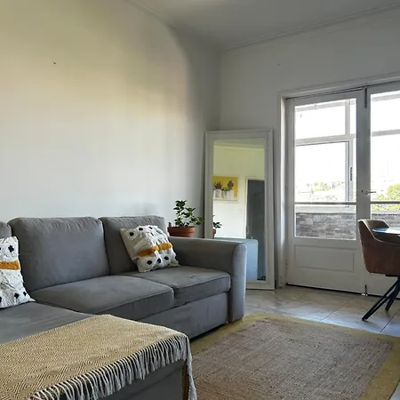3 Bedroom In Short Walk To Center Appartement